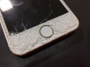 損傷が激しいiPhone5s