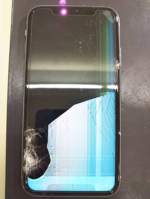 液晶破損したiPhone11