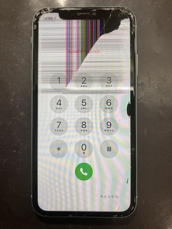 iPhone11画面・液漏れ修理前