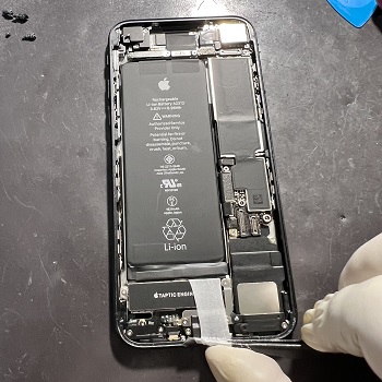 iPhoneSE2　不動　バッテリー交換で改善！