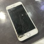 iPhone7の画面がバキバキに！　その修理スマップル松山店で即日修理が可能です！